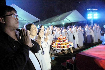 พิธีสวดอุทิศส่วนกุศลวีรชนทหารพลีชีพเพื่อชาติที่ถูกสังหารหมู่ในเซินหมี